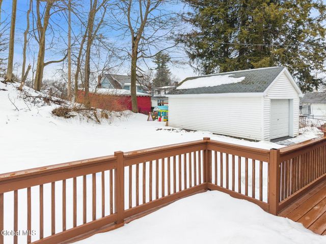 31 Cooper Avenue, Brunswick, NY 12180