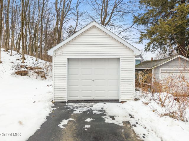 31 Cooper Avenue, Brunswick, NY 12180