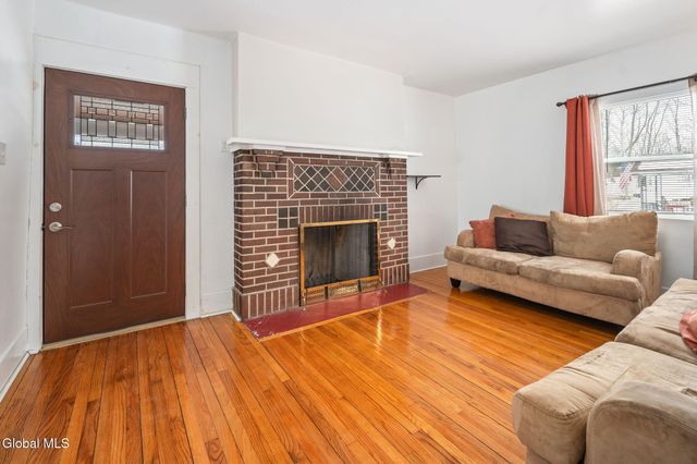 31 Cooper Avenue, Brunswick, NY 12180