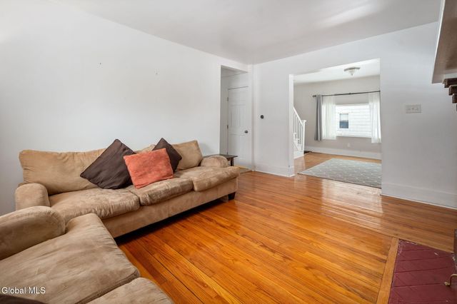 31 Cooper Avenue, Brunswick, NY 12180