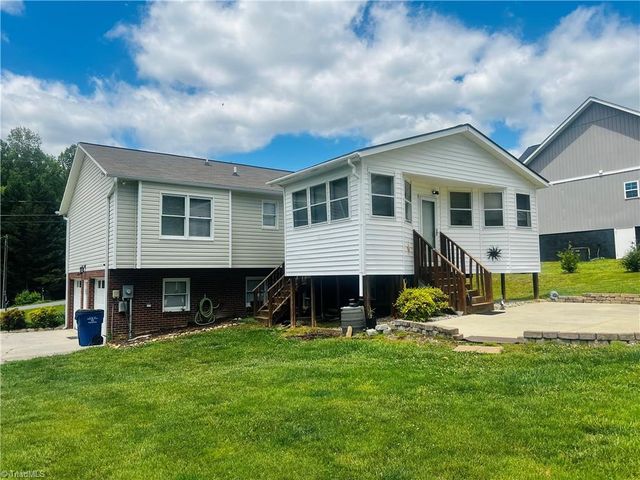 2136 Elizabeth Drive, Mount Airy, NC 27030
