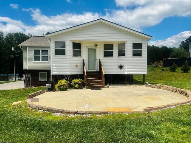 2136 Elizabeth Drive, Mount Airy, NC 27030
