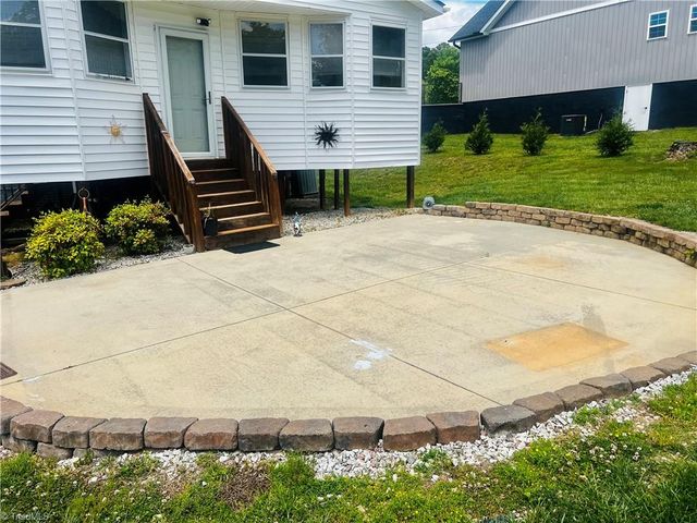 2136 Elizabeth Drive, Mount Airy, NC 27030