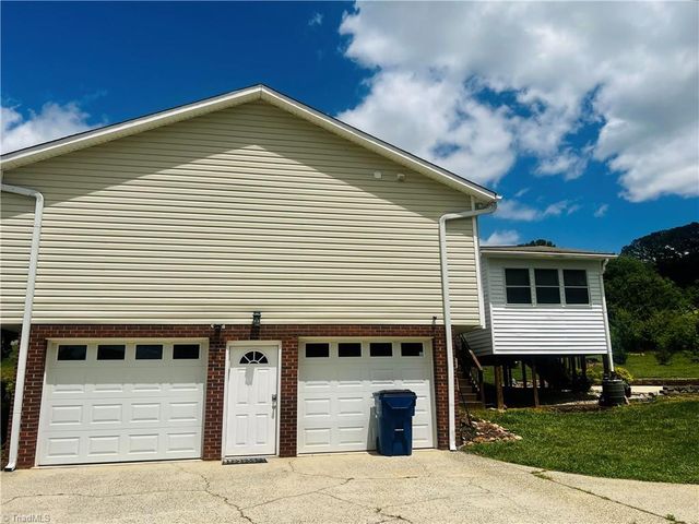 2136 Elizabeth Drive, Mount Airy, NC 27030