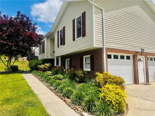 2136 Elizabeth Drive, Mount Airy, NC 27030