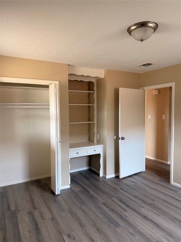 7605 Pinehurst Drive W, Fort Worth, TX 76134