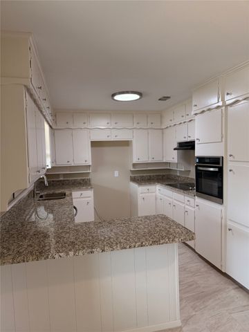 7605 Pinehurst Drive W, Fort Worth, TX 76134