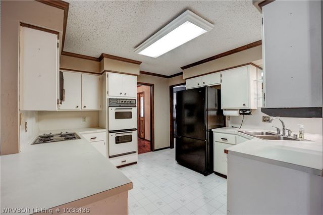 9900 Kingsley Place, Fort Smith, AR 72908