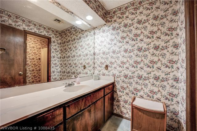 9900 Kingsley Place, Fort Smith, AR 72908