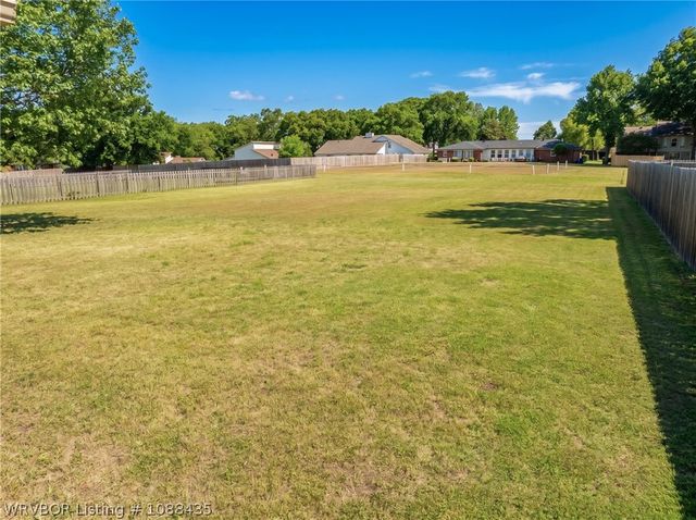 9900 Kingsley Place, Fort Smith, AR 72908