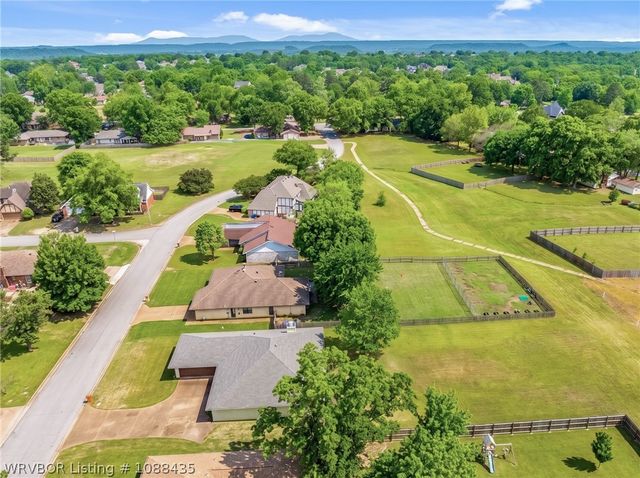 9900 Kingsley Place, Fort Smith, AR 72908