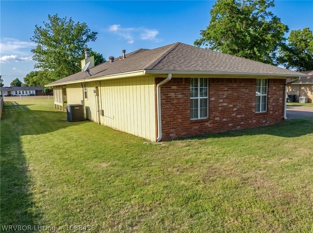 9900 Kingsley Place, Fort Smith, AR 72908