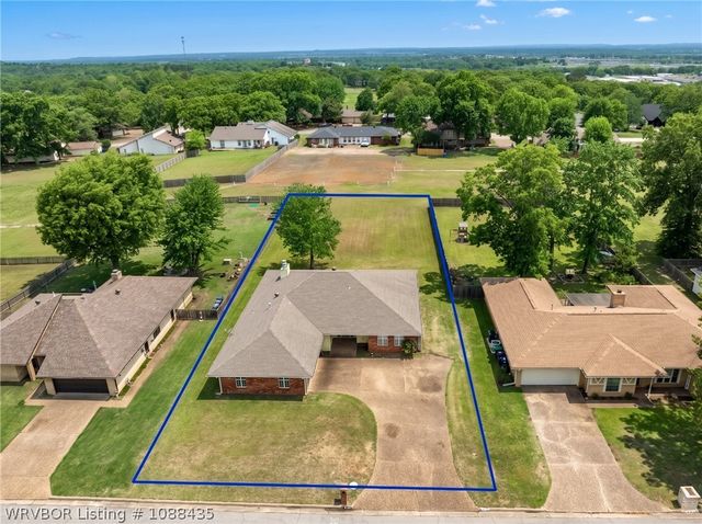 9900 Kingsley Place, Fort Smith, AR 72908