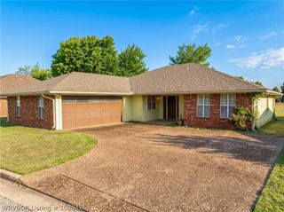 9900 Kingsley Place, Fort Smith, AR 72908