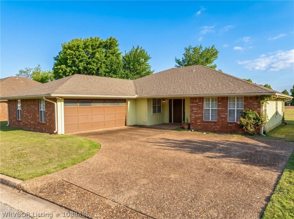 9900 Kingsley Place, Fort Smith, AR 72908