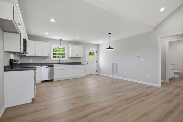 2161 Claude Fox Rd, Cornersville, TN 37047