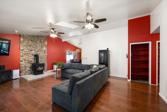 6470 Ridgeway Dr, Pollock Pines, CA 95726
