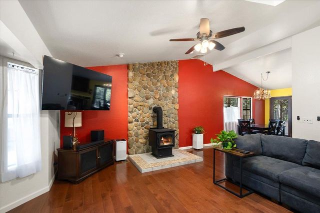6470 Ridgeway Dr, Pollock Pines, CA 95726
