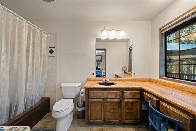 6470 Ridgeway Dr, Pollock Pines, CA 95726