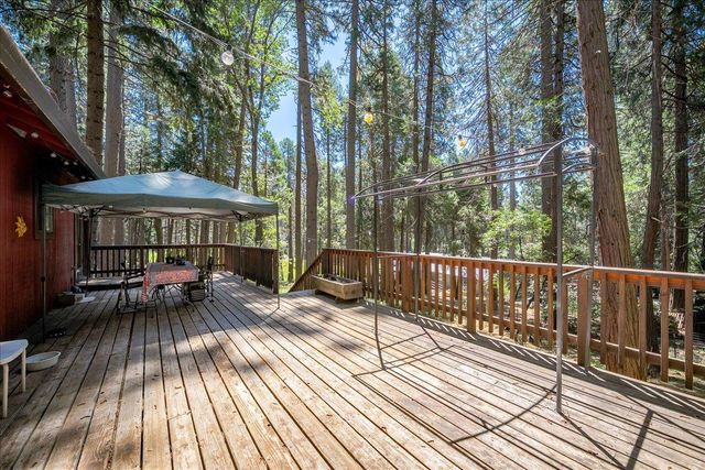 6470 Ridgeway Dr, Pollock Pines, CA 95726