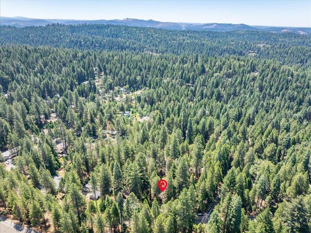 6470 Ridgeway Dr, Pollock Pines, CA 95726