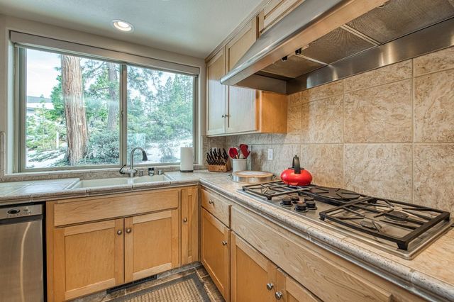 42502 Bretz Point Lane, Shaver Lake, CA 93664