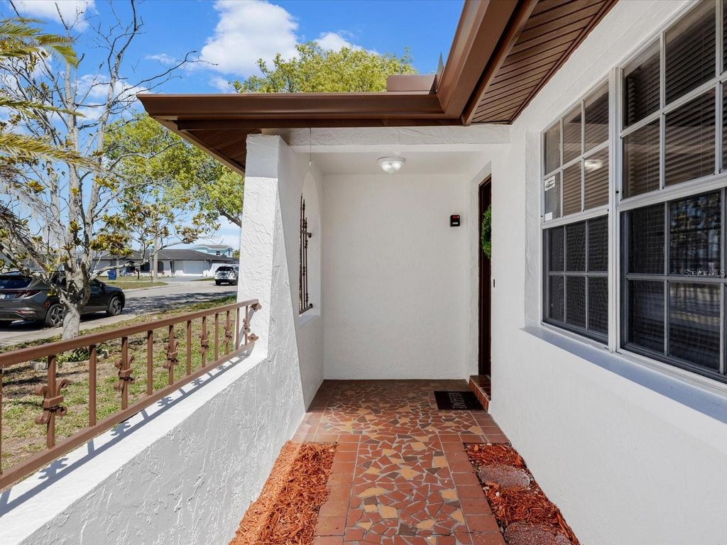 Image 5 of property listing at 9430 GLEN MOOR LANE, Port Richey, FL 34668