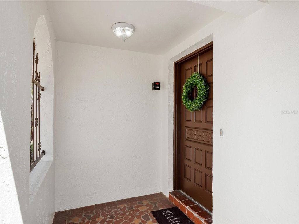 Image 6 of property listing at 9430 GLEN MOOR LANE, Port Richey, FL 34668