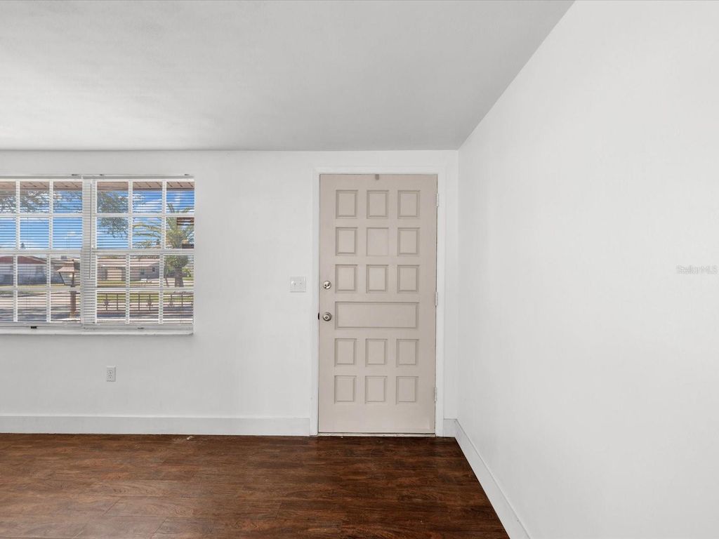 Image 7 of property listing at 9430 GLEN MOOR LANE, Port Richey, FL 34668