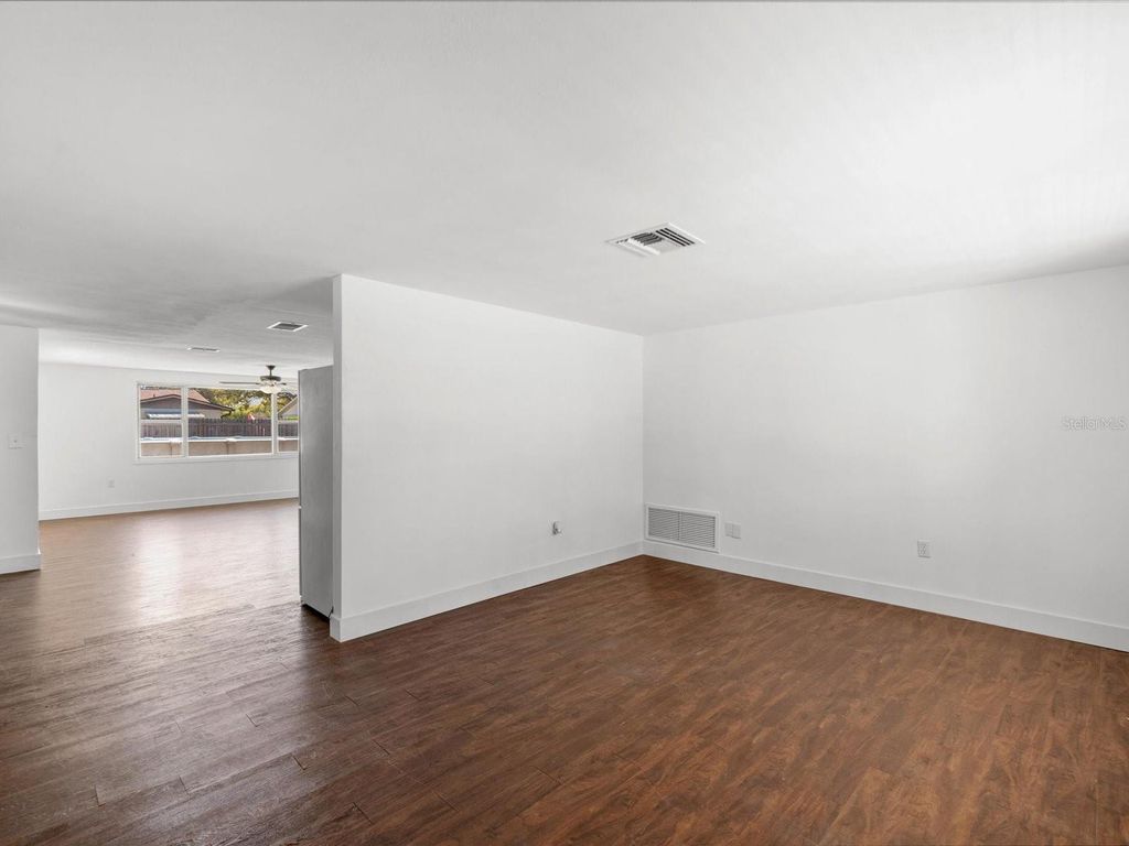 Image 8 of property listing at 9430 GLEN MOOR LANE, Port Richey, FL 34668