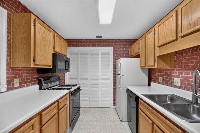 1010 Gettysburg Place, Sandy Springs, GA 30350
