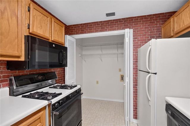 1010 Gettysburg Place, Sandy Springs, GA 30350