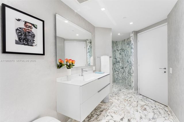 450 Alton Rd 2806, Miami Beach, FL 33139