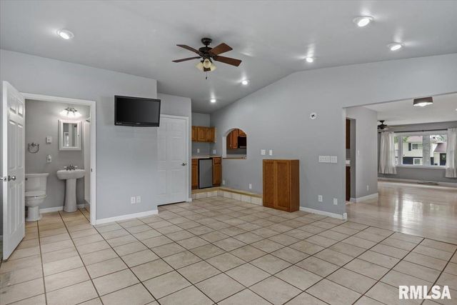 2033 BRENTWOOD Drive, Springfield, IL 62704