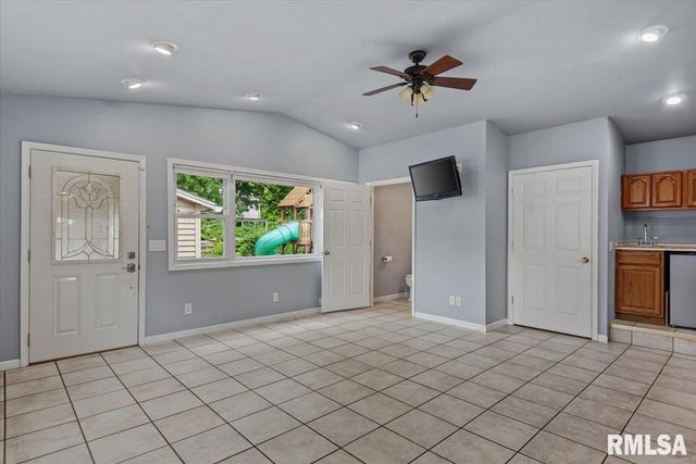2033 BRENTWOOD Drive, Springfield, IL 62704