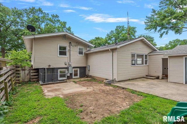 2033 BRENTWOOD Drive, Springfield, IL 62704
