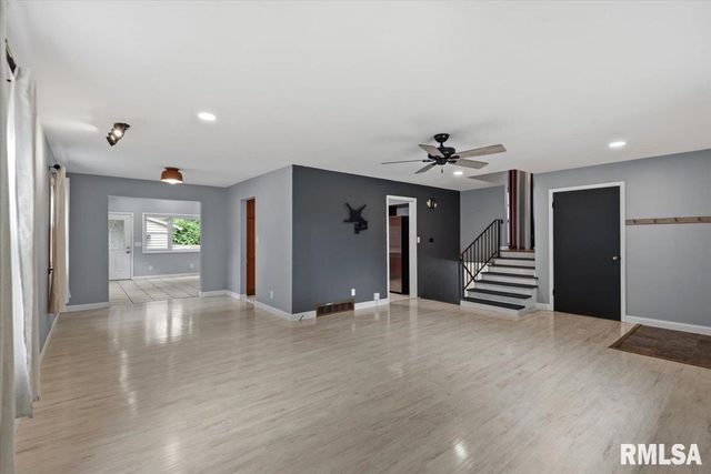 2033 BRENTWOOD Drive, Springfield, IL 62704