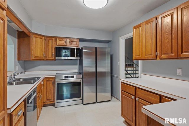 2033 BRENTWOOD Drive, Springfield, IL 62704