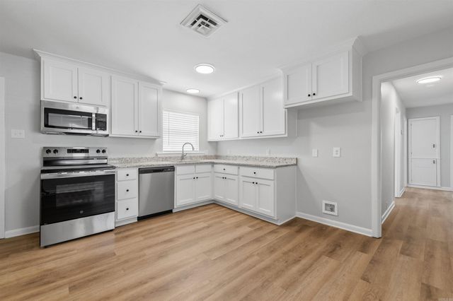 1605 Carolyn St, Jacksonville, AR 72076