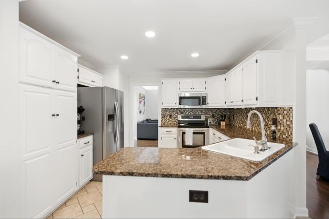 208 Loop Dr, Winchester, TN 37398