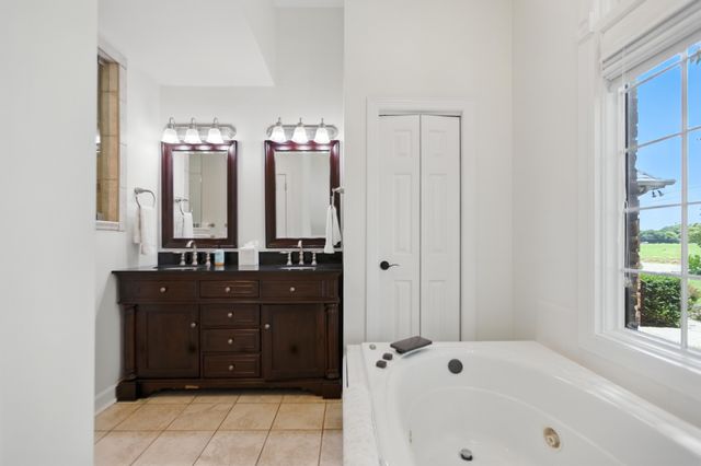 208 Loop Dr, Winchester, TN 37398