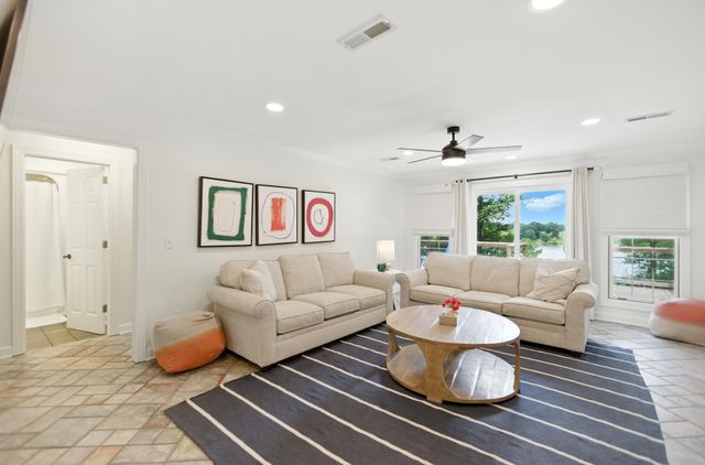 208 Loop Dr, Winchester, TN 37398