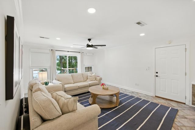 208 Loop Dr, Winchester, TN 37398