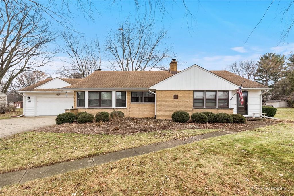 123 Dundee Avenue, East Dundee, IL 60118