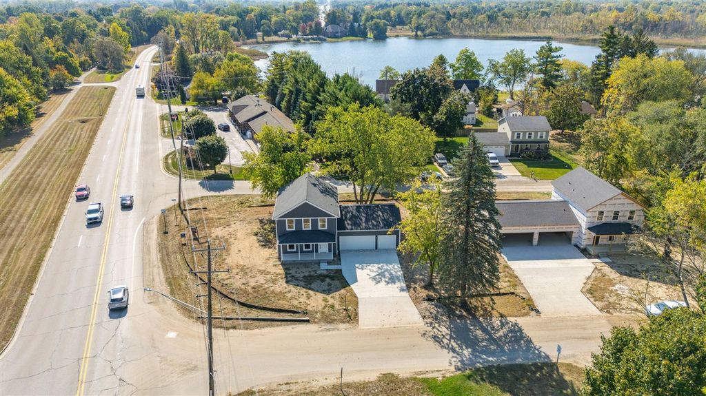 3349 Mill Lake Rd, Lake Orion, MI 48360