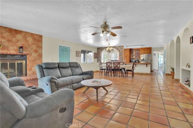 7165 Lyons Avenue, Hesperia, CA 92345