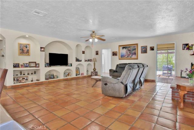 7165 Lyons Avenue, Hesperia, CA 92345