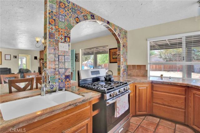 7165 Lyons Avenue, Hesperia, CA 92345