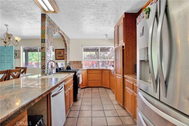 7165 Lyons Avenue, Hesperia, CA 92345