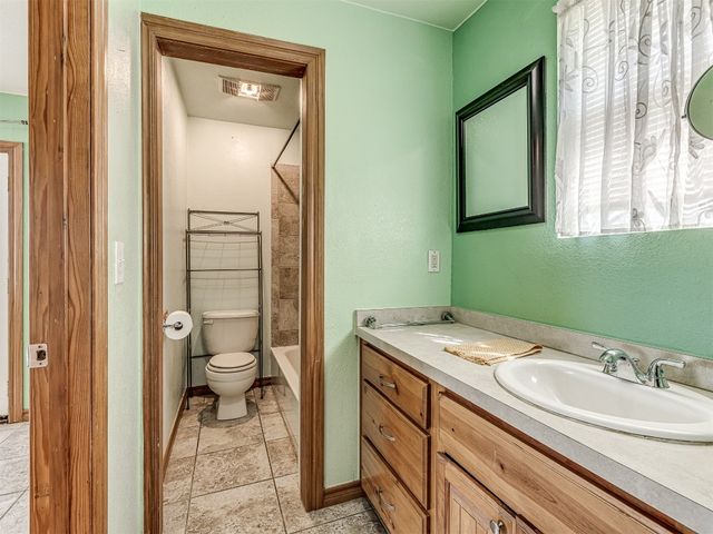 20961 Holden Street, Harrah, OK 73045